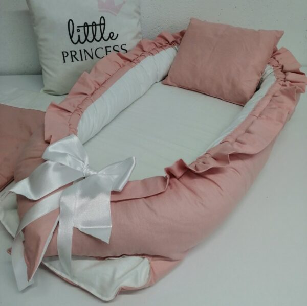 Gnijezdo s jastukom i jorganom