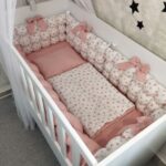 Set Roze Bubble-Ogradica sa tri strane, pletenica, plahta, jastuk i jorgan,120x60cm
