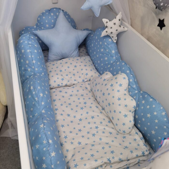 Set Cloud Plava zvjezdica-Ogradica sa tri strane, plahta, jastuk, jorgan i dva ukrasna jastuka - 120x60cm - Image 2