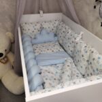 Komplet jastučasta ogradica za krevetac 120x60cm Sivo plave zvjezdice - Svijetlo plava - Image 2