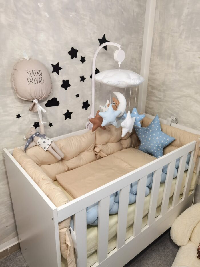 Ogradica za krevetac s posteljinom, pletenicom i ukrasnim jastucima 120x60cm - Image 2