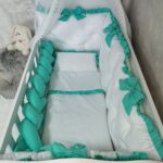 Set Royal Bijelo Tirkiz-Ogradica sa tri strane, pletenica, plahta, jastuk, jorgan - 120x60cm