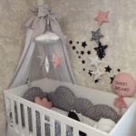 Set Cloud Sivo Roze-Ogradica sa tri strane, plahta, jastuk, jorgan i dva ukrasna jastuka - 120x60cm - Image 3