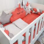 Set Koraljni Sivi oblak - ogradica, pletenica, plahta, jastuk, jorgan 120x60cm