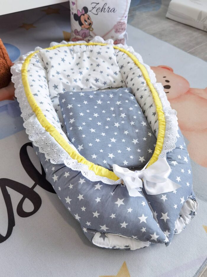 Gnijezdo s jastukom i jorganom -Sivo bijele zvjezdice s žutim - Image 2