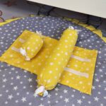 Jastuk za fiksiranje bebe - Žuti s bijelim zvjezdicama