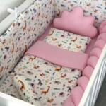 Set Flat Roze i Žirafice Roze - Ogradica sa tri strane, pletenica, plahta, jastuk, jorgan i dva ukrasna jastuka