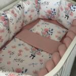 Set Bumper Puder Roze i Cvjetići – Ogradica sa tri strane, pletenica, plahta, jastuk, jorgan